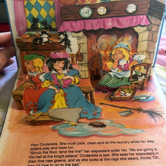 ⭐️Host Pick⭐️ Vintage Cinderella Pop Up Book - Picture 4 of 6